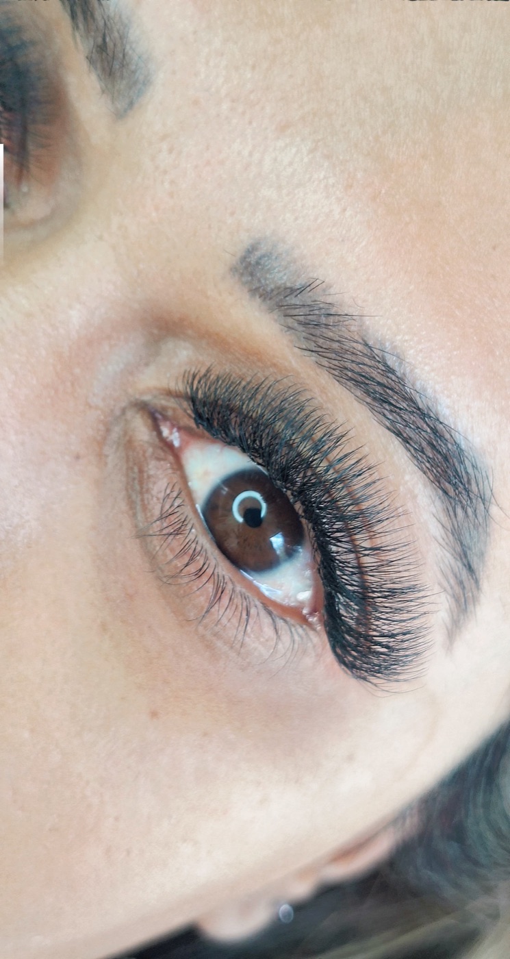 Volume lashes brown eyes
